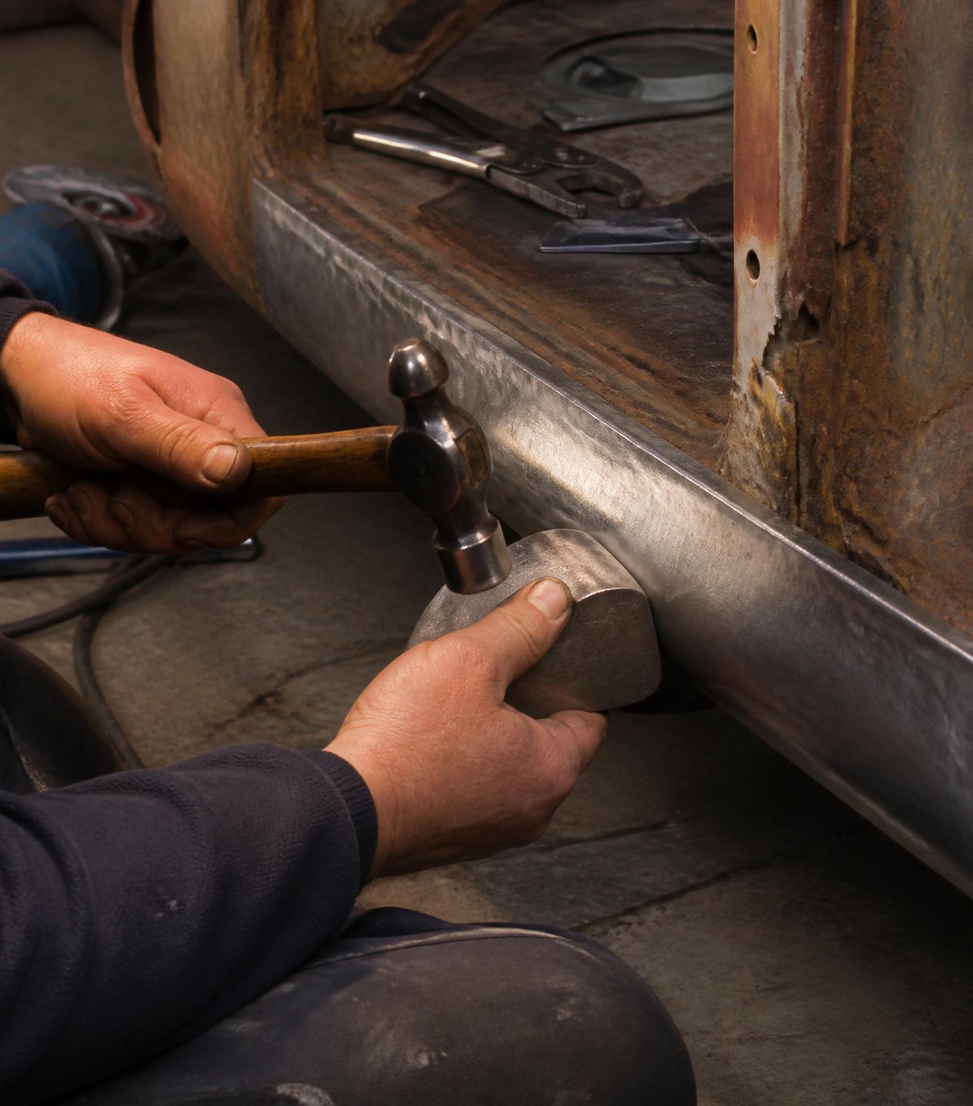 Metalfabrikation med hammer og dolje